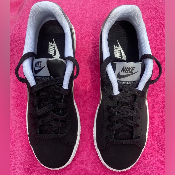 ⚡️ NWOT WOMENS NIKE SHOES ⚡️ - Picture 8 of 8